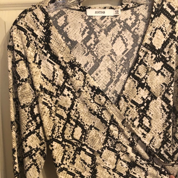JustFab Soft Snakeskin Print Wrap Dress Size XXL (16-18) - Picture 6 of 14